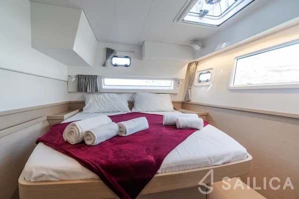 Lagoon 42 - Yacht Charter Sailica