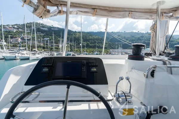 Lagoon 42 - Yacht Charter Sailica