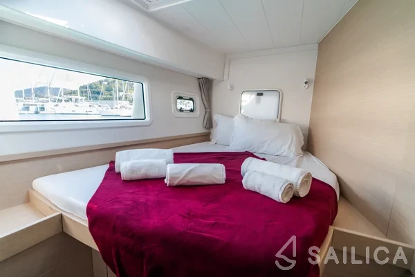 Lagoon 42 - Yacht Charter Sailica