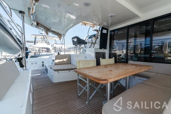 Lagoon 42 - Yacht Charter Sailica