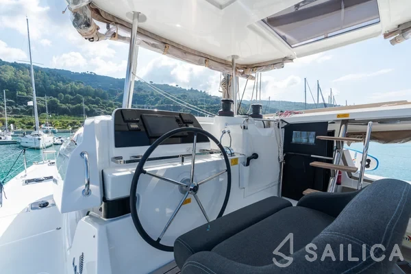 Lagoon 42 - Yacht Charter Sailica