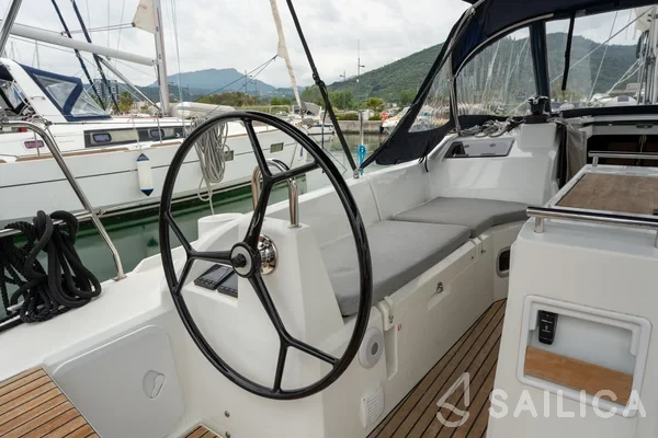 Oceanis 34.1 - Yacht Charter Sailica
