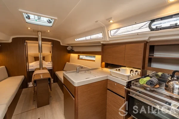 Oceanis 34.1 - Yacht Charter Sailica