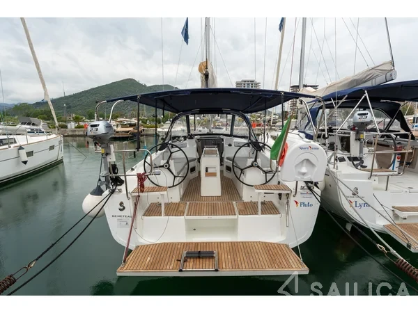 Oceanis 34.1 - Yacht Charter Sailica