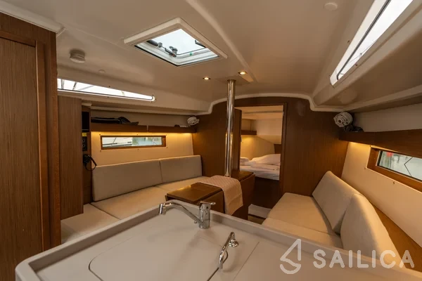 Oceanis 34.1 - Yacht Charter Sailica