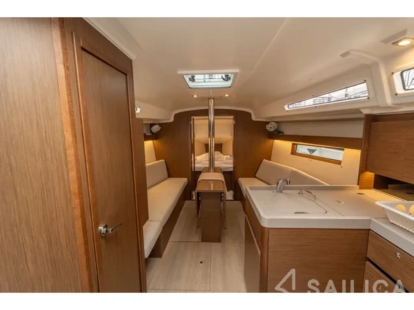 Oceanis 34.1 - Yacht Charter Sailica