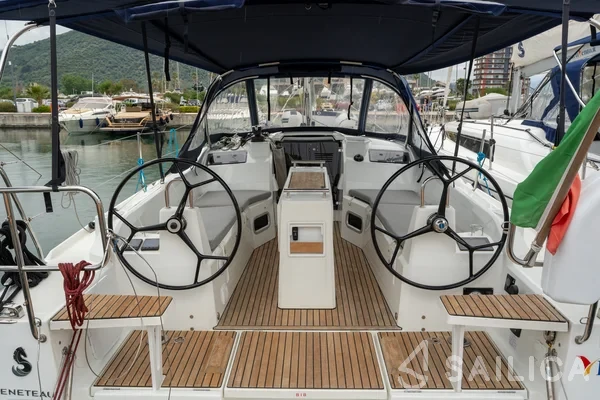 Oceanis 34.1 - Yacht Charter Sailica