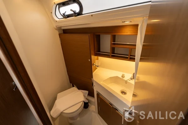 Oceanis 34.1 - Yacht Charter Sailica