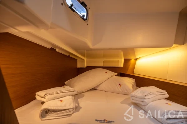 Oceanis 34.1 - Yacht Charter Sailica