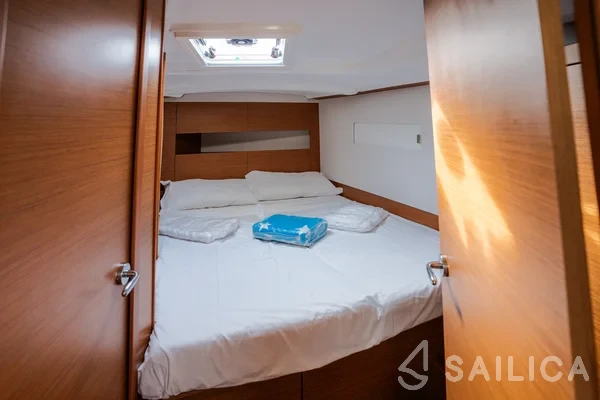 Sun Odyssey 410 - Yacht Charter Sailica