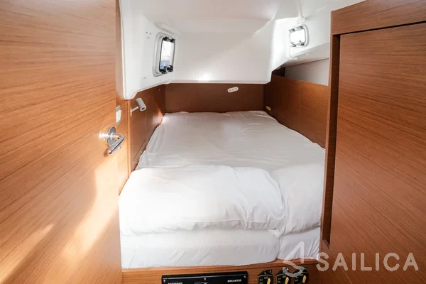 Sun Odyssey 410 - Yacht Charter Sailica