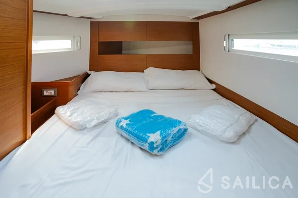 Sun Odyssey 410 - Yacht Charter Sailica