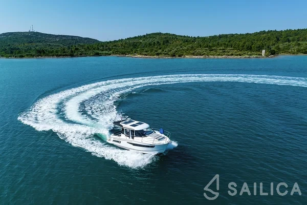 Merry Fisher 895 - Yacht Charter Sailica