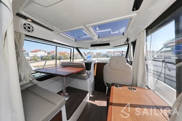 Merry Fisher 895 - Yacht Charter Sailica