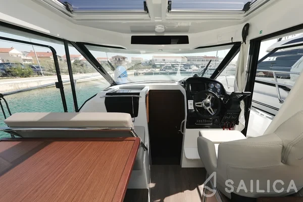 Merry Fisher 895 - Yacht Charter Sailica