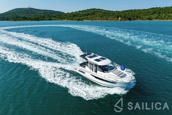 Merry Fisher 895 - Yacht Charter Sailica