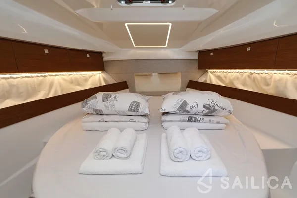 Merry Fisher 895 - Yacht Charter Sailica