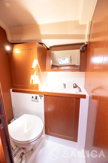 Oceanis 41.1 - Yacht Charter Sailica