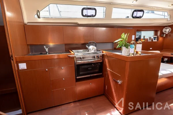 Oceanis 41.1 - Yacht Charter Sailica