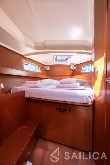 Oceanis 41.1 - Yacht Charter Sailica