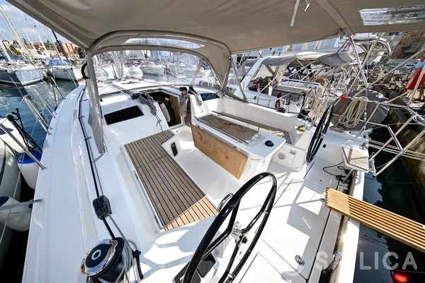 Oceanis 40.1 - Yacht Charter Sailica