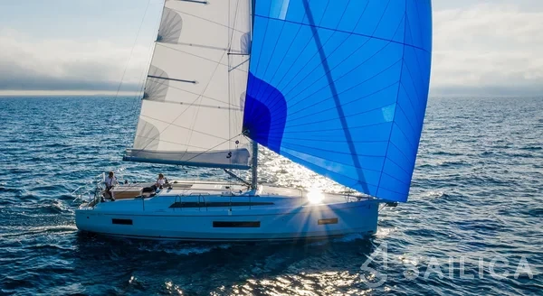 Oceanis 40.1 - Yacht Charter Sailica