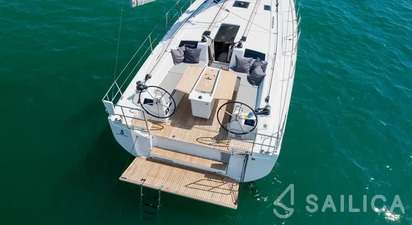 Oceanis 40.1 - Yacht Charter Sailica