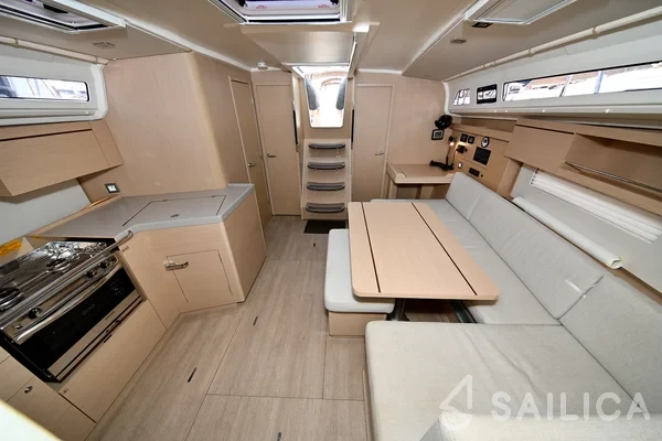 Oceanis 40.1 - Yacht Charter Sailica