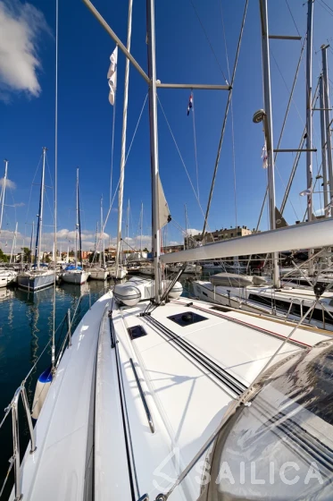 Oceanis 40.1 - Yacht Charter Sailica