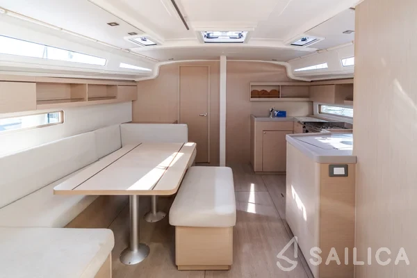 Oceanis 40.1 - Yacht Charter Sailica