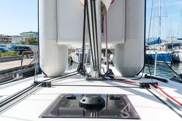 Oceanis 40.1 - Yacht Charter Sailica