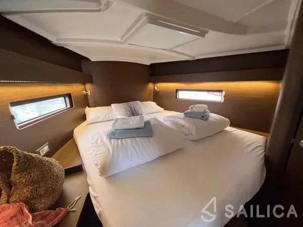 Oceanis 40.1 - Yacht Charter Sailica