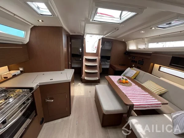Oceanis 40.1 - Yacht Charter Sailica