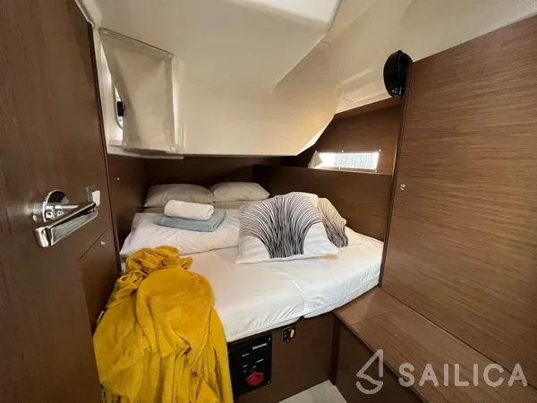 Oceanis 40.1 - Yacht Charter Sailica