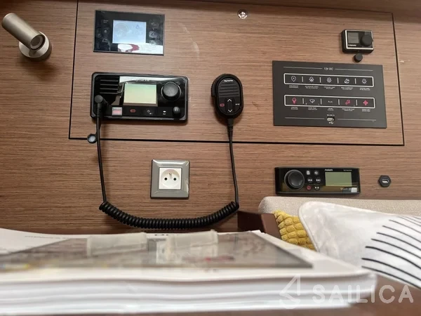 Oceanis 40.1 - Yacht Charter Sailica