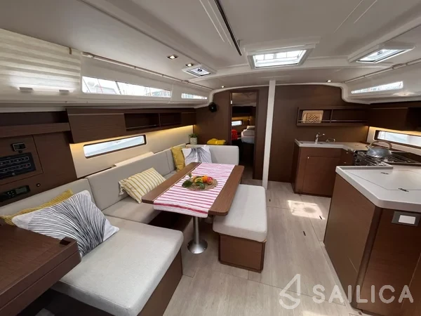Oceanis 40.1 - Yacht Charter Sailica