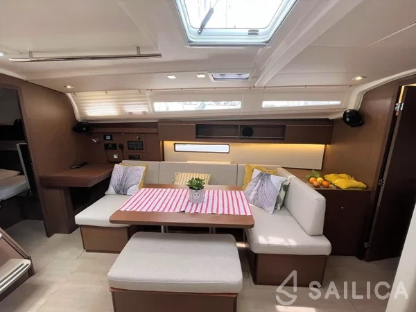 Oceanis 40.1 - Yacht Charter Sailica