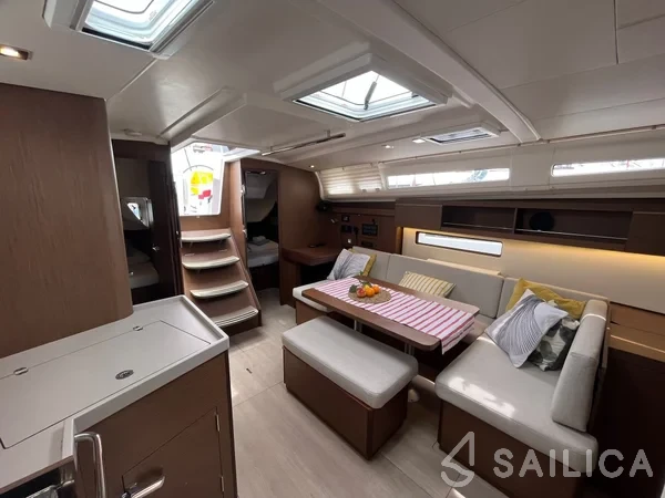 Oceanis 40.1 - Yacht Charter Sailica