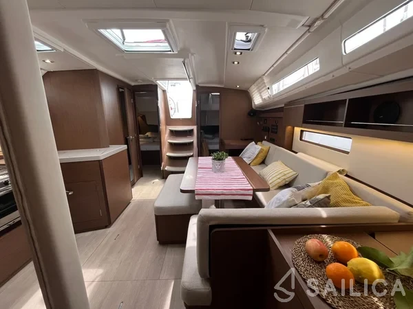 Oceanis 40.1 - Yacht Charter Sailica