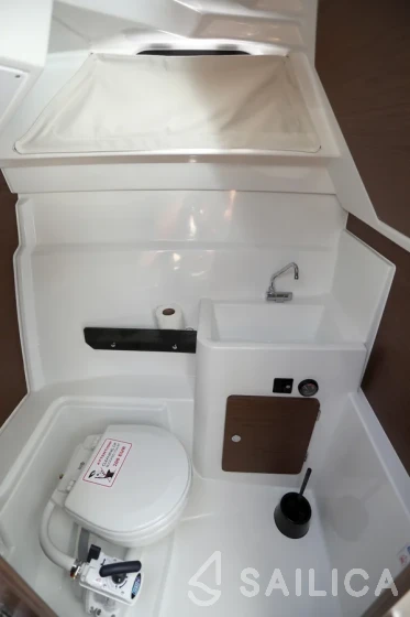 Merry Fisher 795 - Yacht Charter Sailica