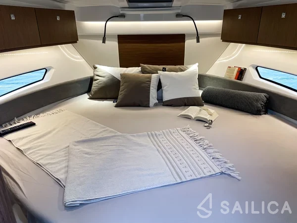 Antares 9 OB - Yacht Charter Sailica