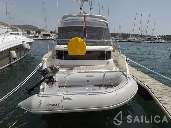 Marex 320 ACC - Yacht Charter Sailica