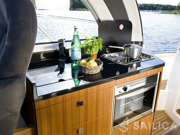 Marex 320 ACC - Yacht Charter Sailica