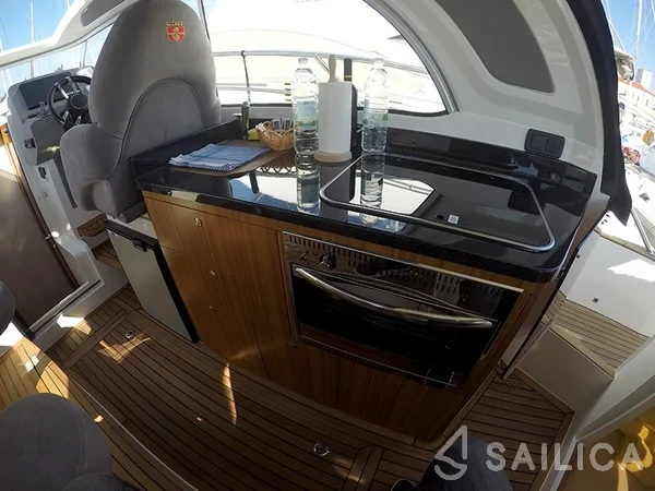 Marex 320 ACC - Yacht Charter Sailica