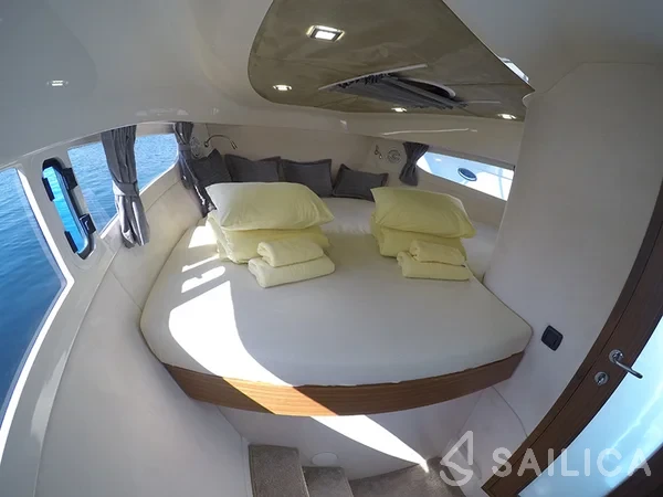Marex 320 ACC - Yacht Charter Sailica