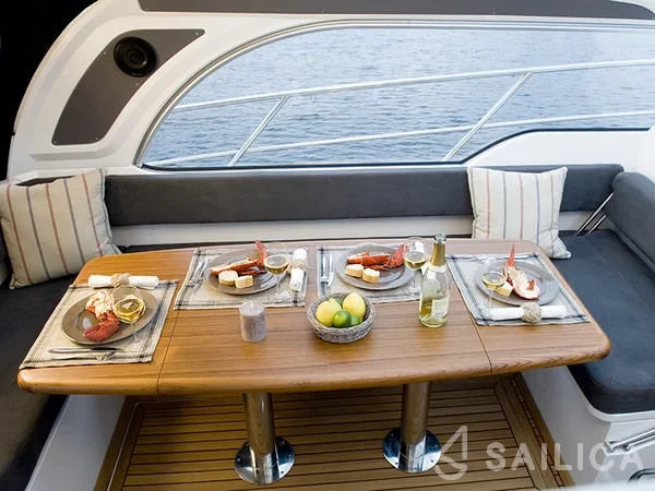 Marex 320 ACC - Yacht Charter Sailica