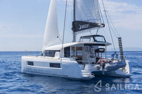 Lagoon 40 - Yacht Charter Sailica