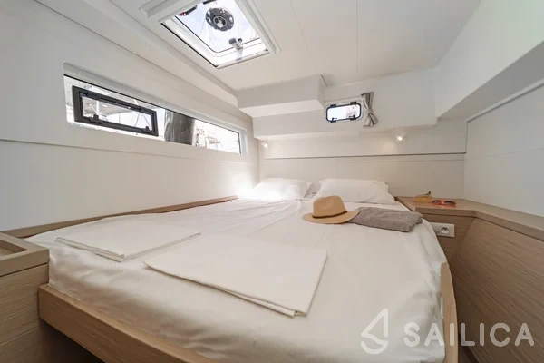 Lagoon 40 - Yacht Charter Sailica