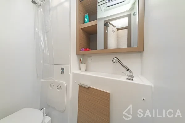 Lagoon 40 - Yacht Charter Sailica