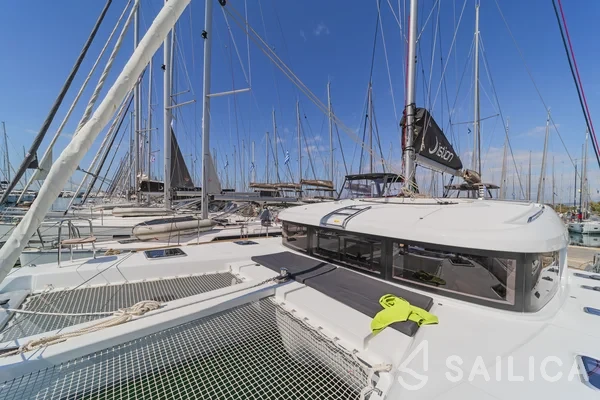 Lagoon 40 - Yacht Charter Sailica